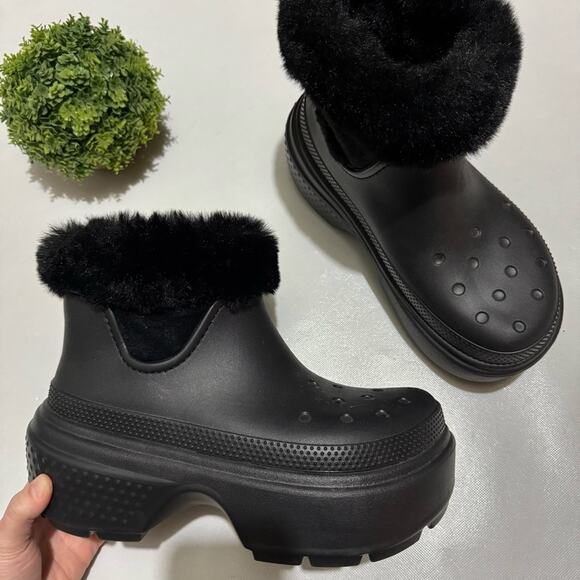 CROCS NWOT Unisex Adult Stomp Lined Faux Fur Winter Snow Boot Size